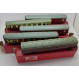 Hornby Dublo model rail; four coaches and a Pullman car, 4052, 4053, 4061, 4083 and 4036,