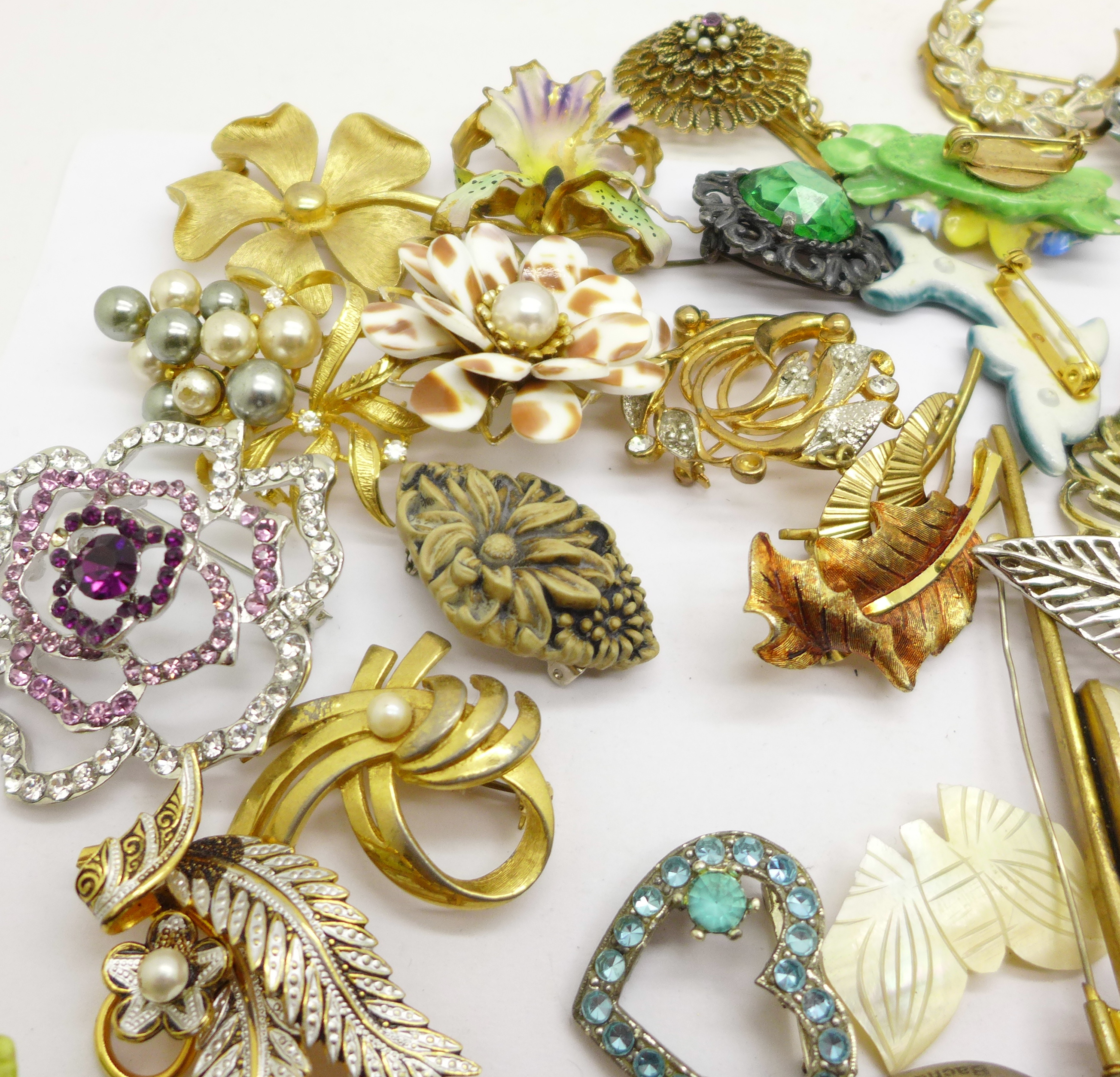 Assorted brooches - Image 2 of 2