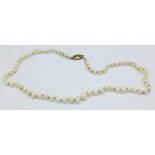 A string of pearls with 9ct gold clasp