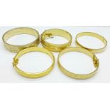 Five rolled gold bangles