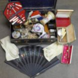 Compacts, opera glasses, a fan, jewellery, gloves, etc.