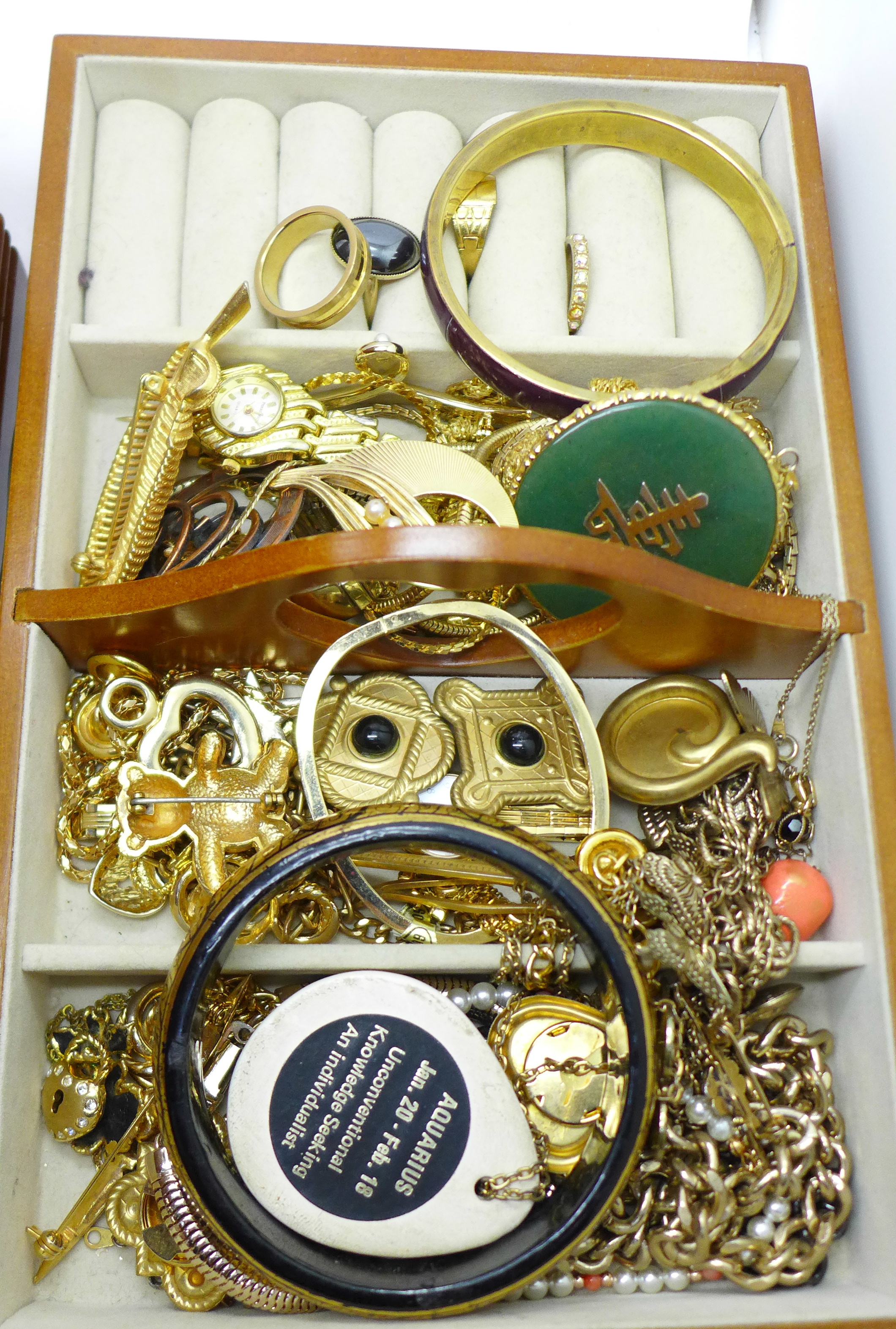 Costume jewellery in a large jewellery box, total weight 3. - Image 3 of 3