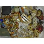 Costume jewellery, wristwatch, cufflinks, etc.