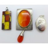 A hallmarked silver and agate pendant/brooch with drop,