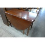 An Edward VII mahogany drop-leaf dining table