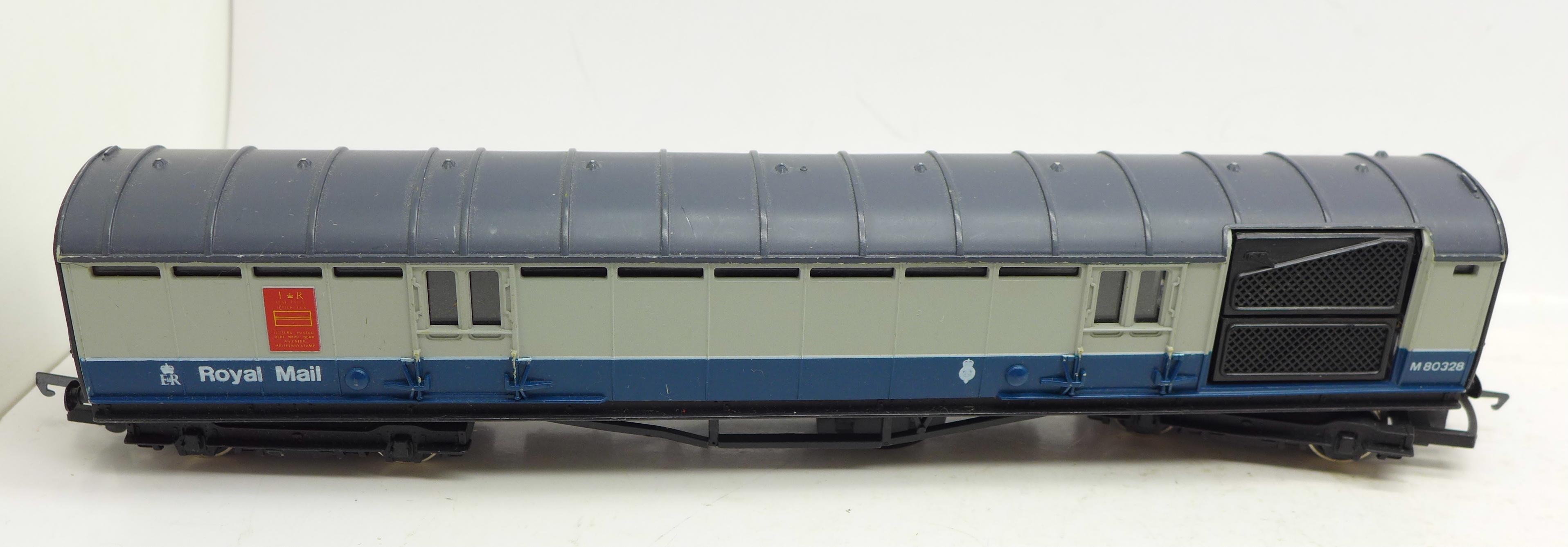 Five model railway carriages - Image 3 of 3