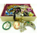 A box of costume jewellery, 1.