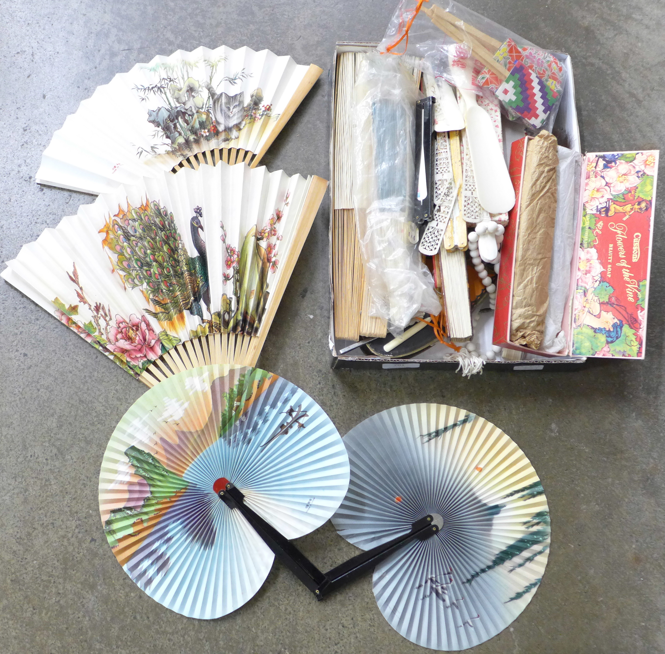 An ostrich feather fan, a peacock feather fan and other fans, etc.