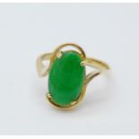 A yellow metal jade set ring, 3.