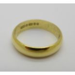 An 18ct gold wedding ring, 5g,