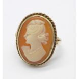 A 9ct gold cameo ring, 3.