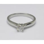 A platinum set diamond solitaire ring, 4g,