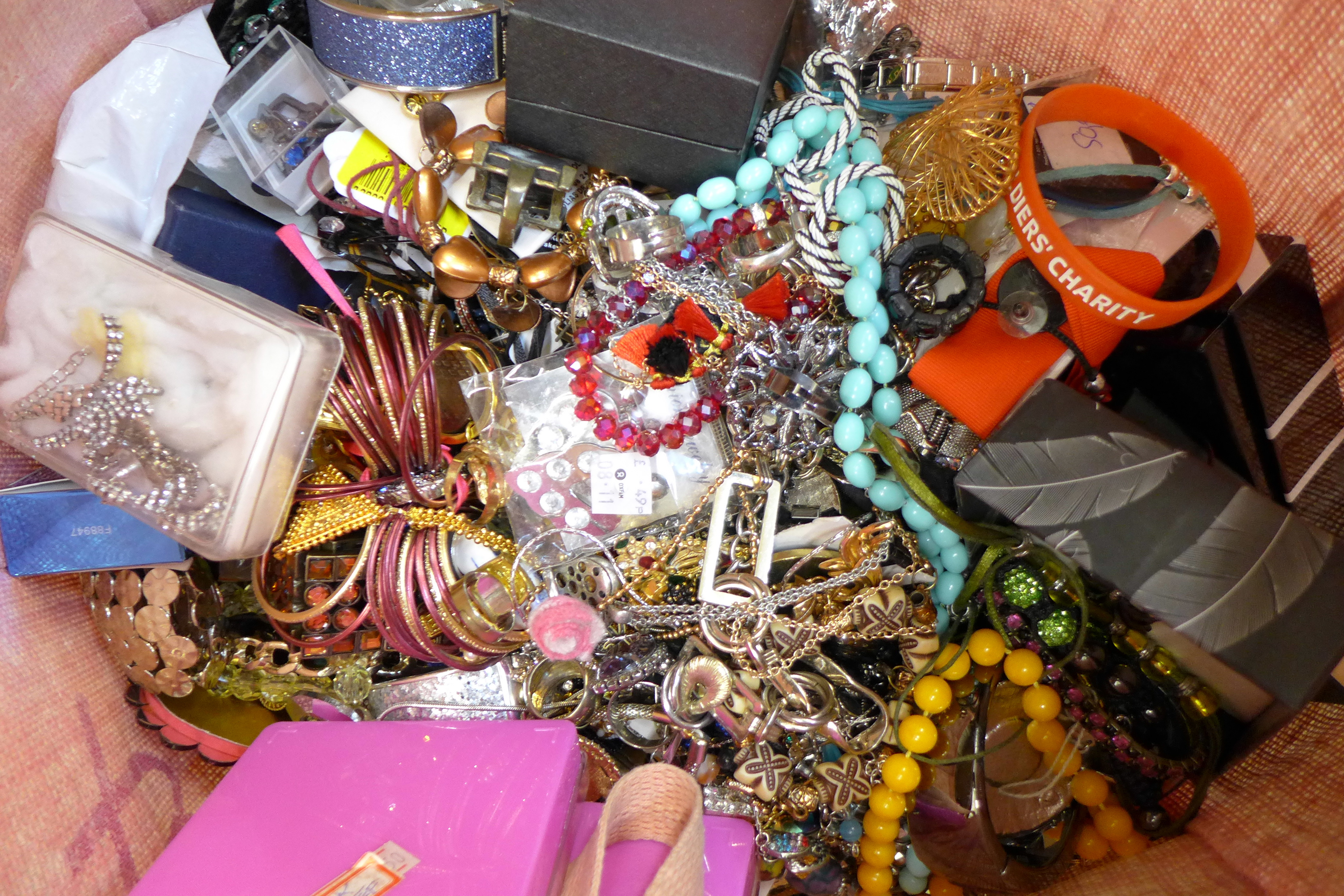 A large quantity of fashion jewellery, 9.