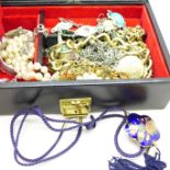 A jewellery box and costume jewellery, 1.