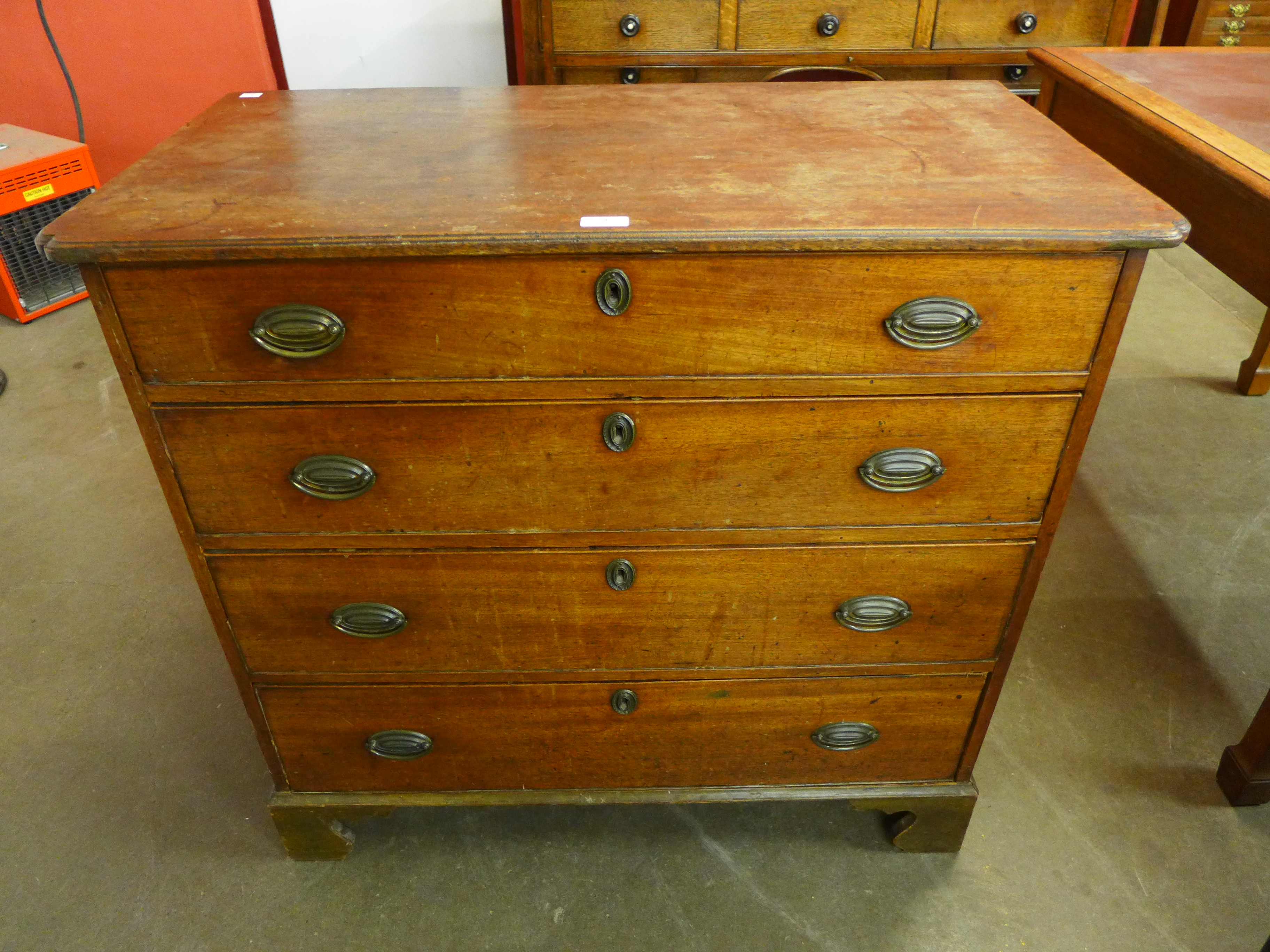 A George III mahogany chest of drawers - Image 2 of 2