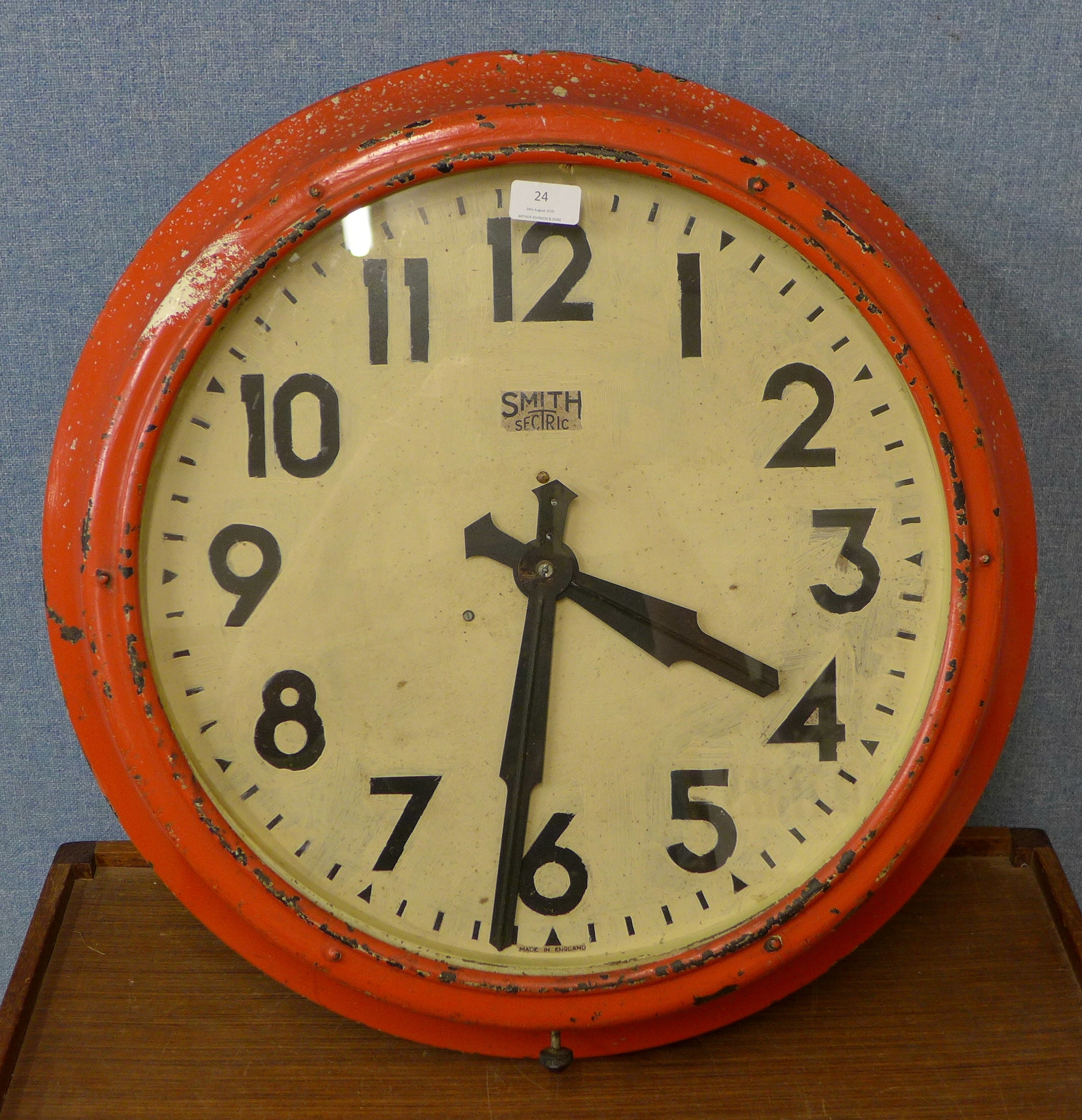 A Smith Sectric station clock