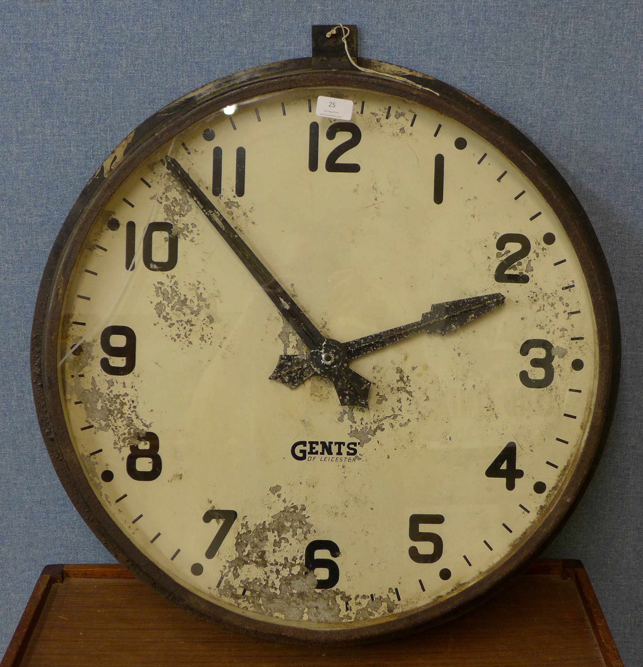 A Gents of Leicester electric station clock