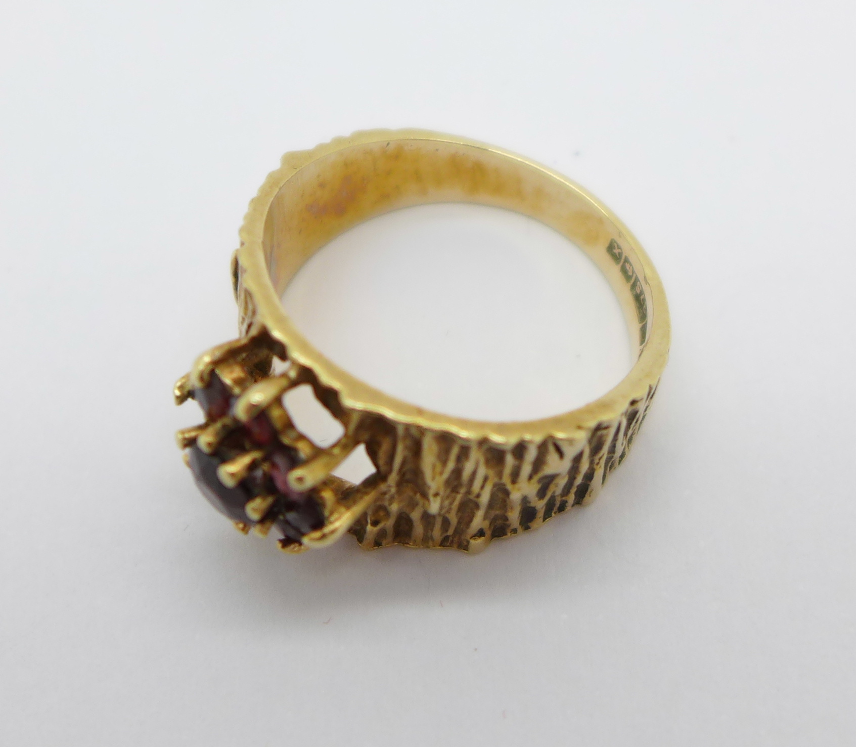 A 9ct gold and garnet ring, 4. - Image 2 of 2