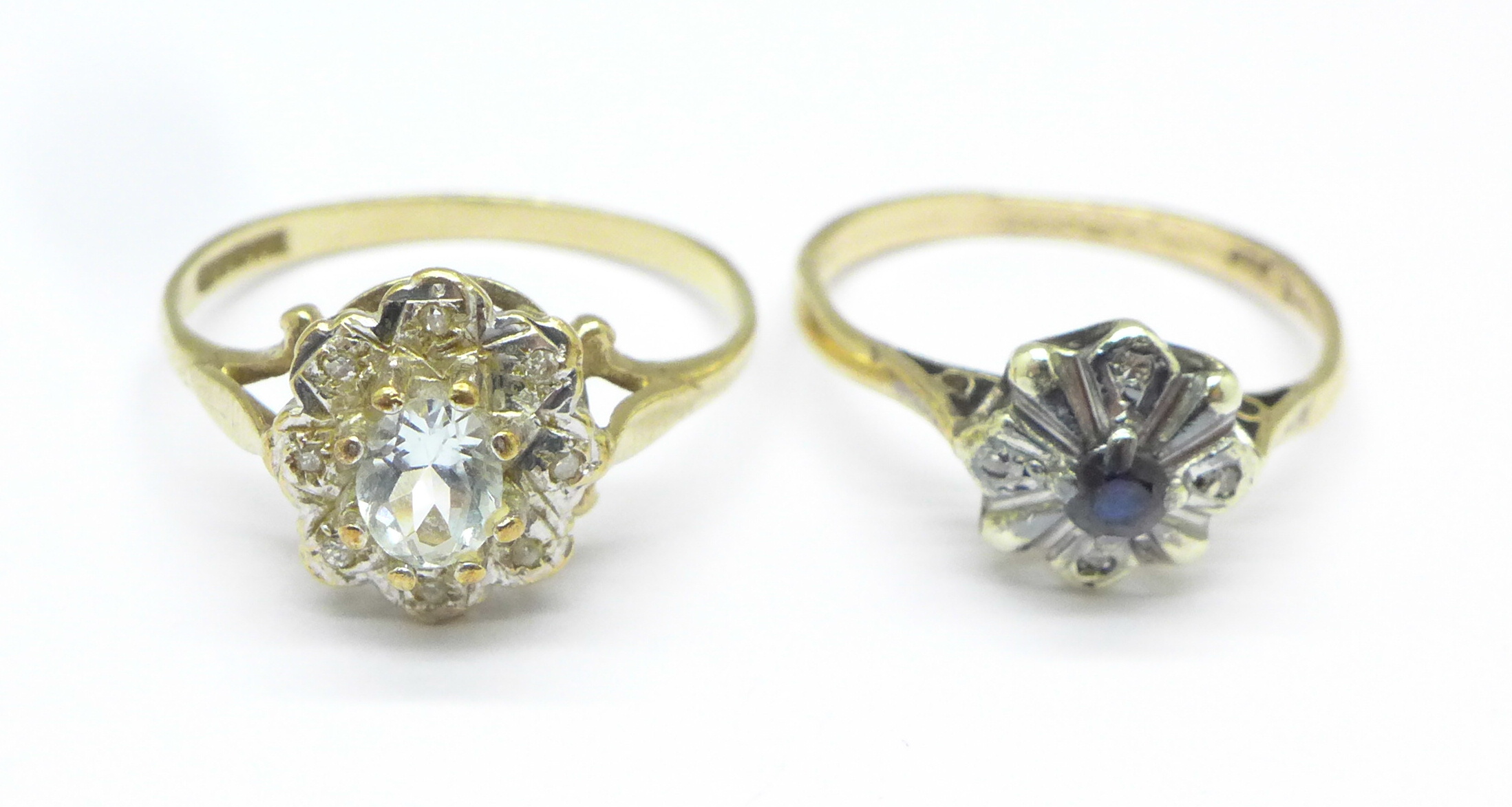 Two 9ct gold cluster rings, 3.