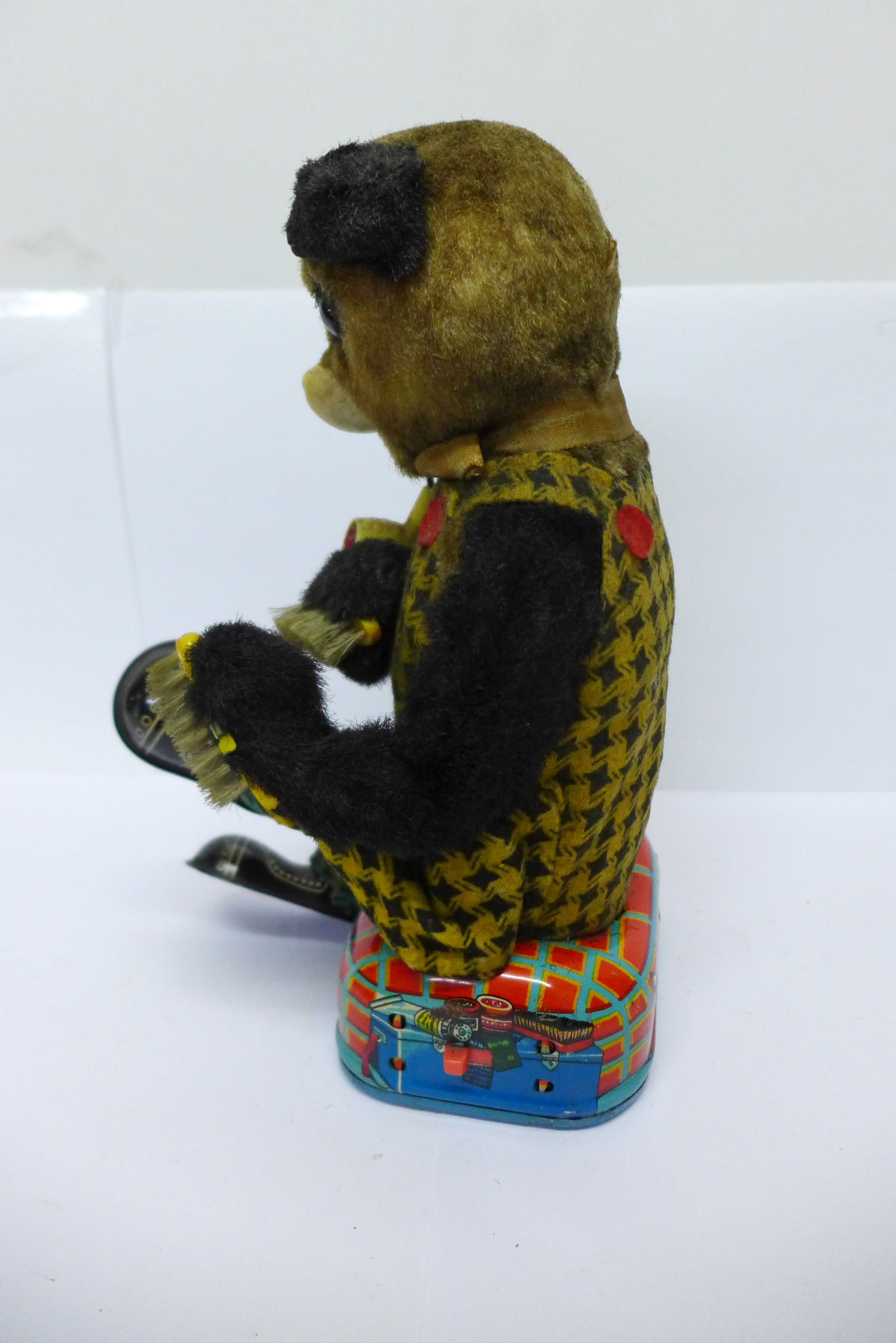A Japanese Alps battery operated tin-plate bear - Image 2 of 4