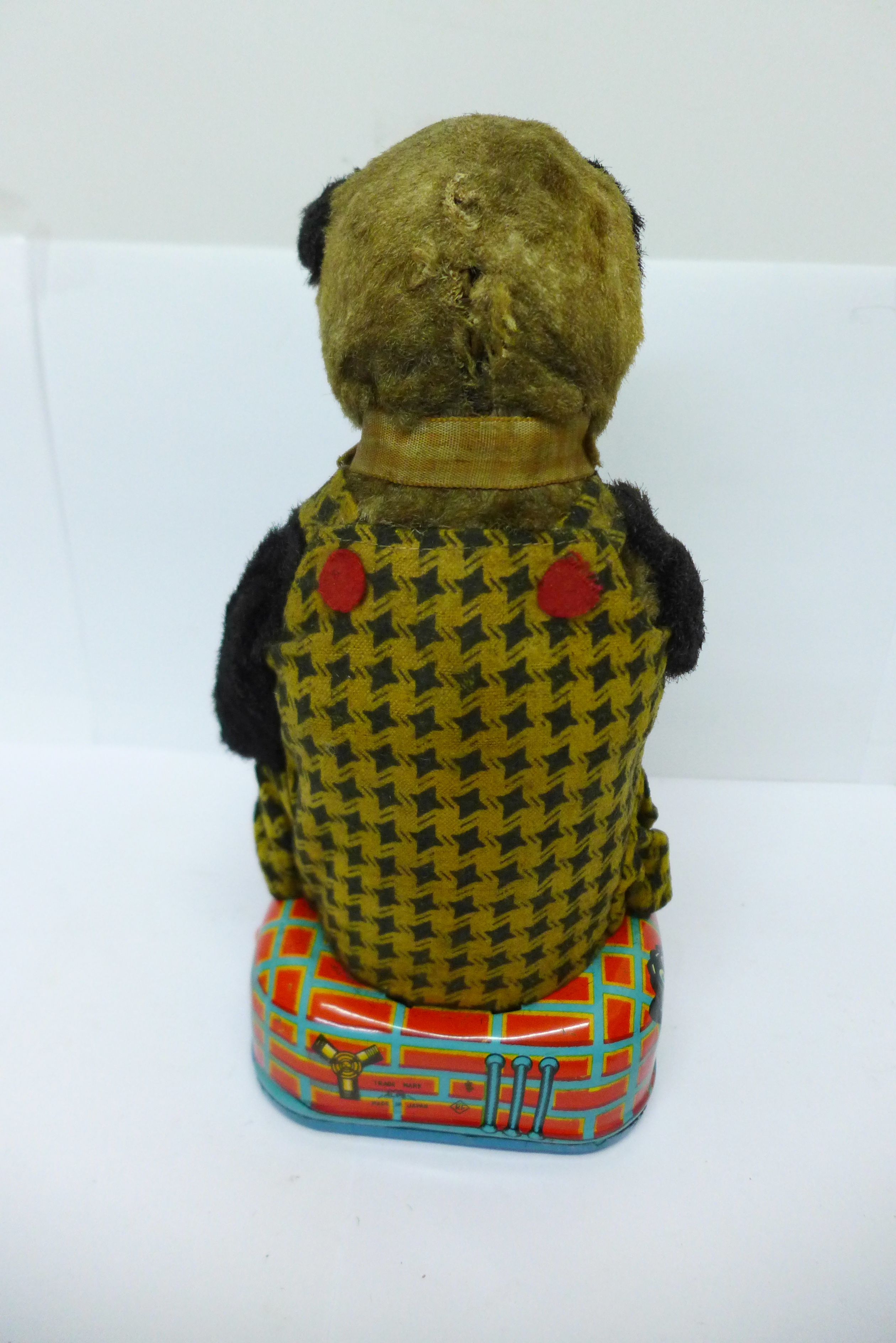 A Japanese Alps battery operated tin-plate bear - Image 4 of 4