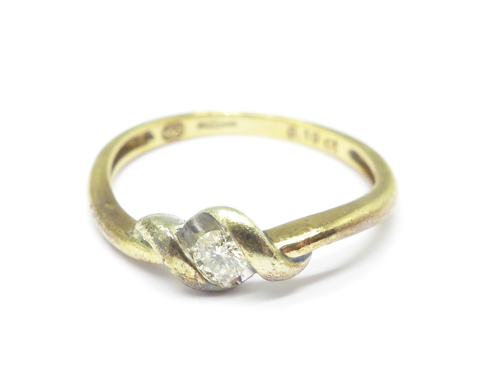 A 9ct gold solitaire diamond ring, 1.