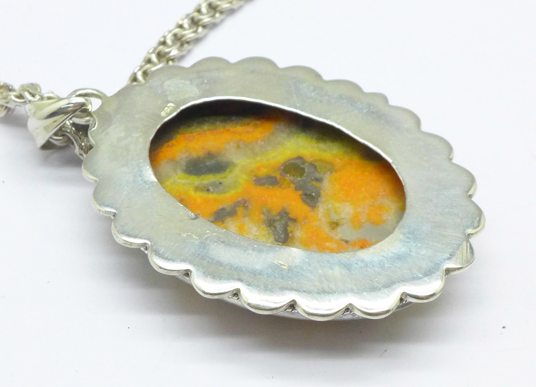 A silver, agate set pendant on a long silver chain, - Image 3 of 3