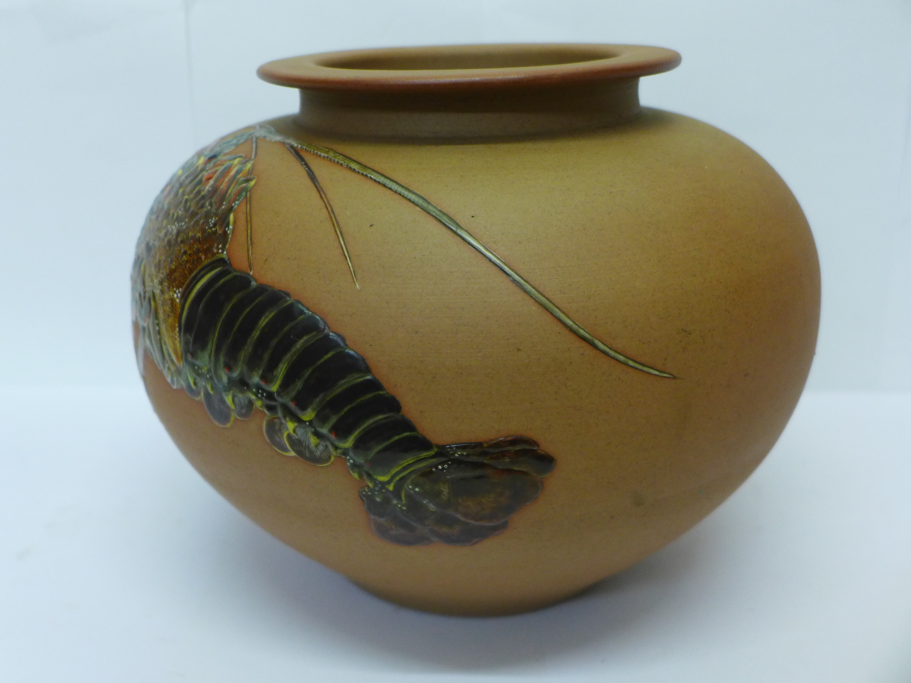 A Kagedo Japanese Makuzu Kozan stoneware bowl decorated with a lobster, mark on base, - Image 2 of 5