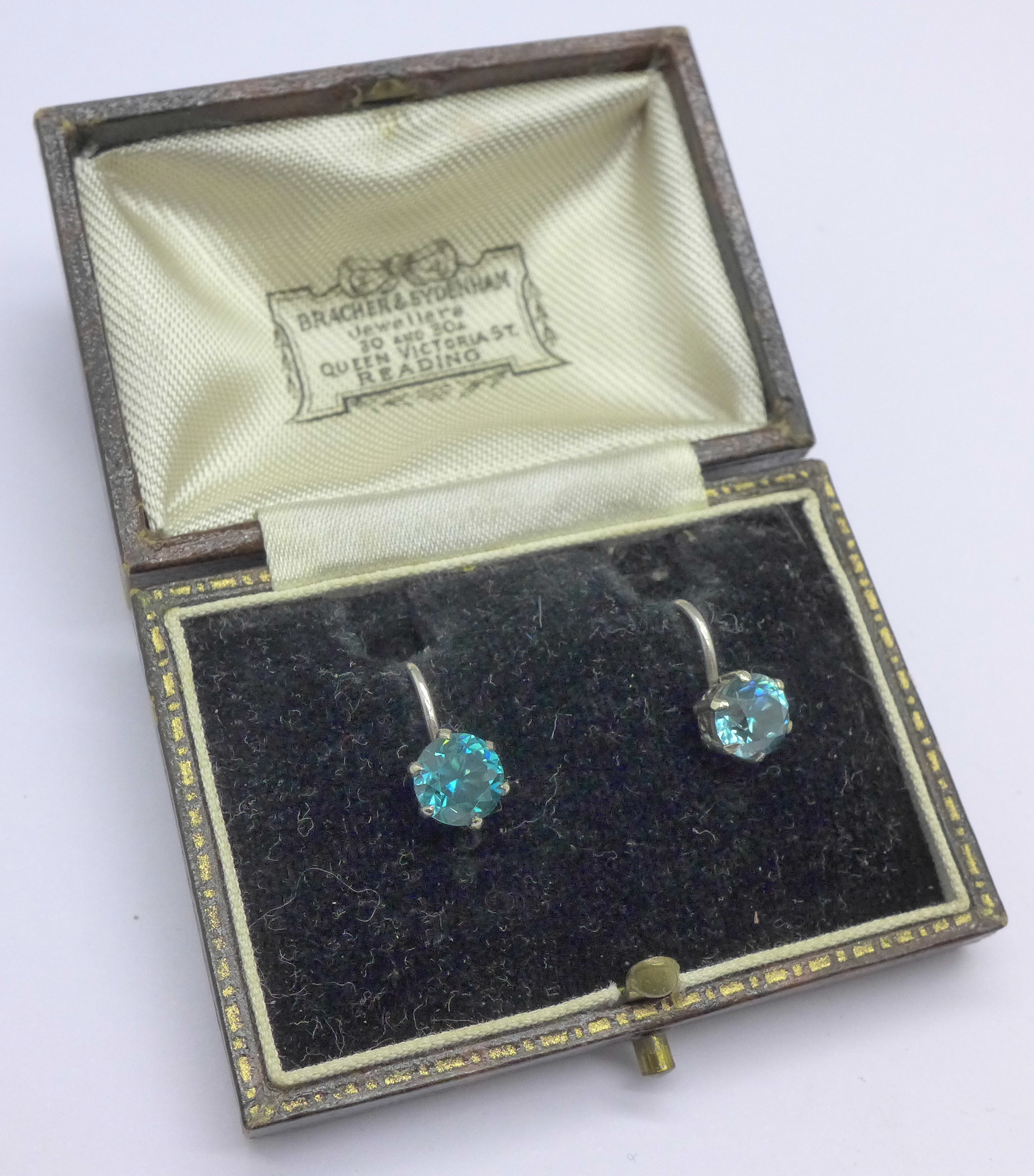 A pair of vintage screw back cubic zirconia set earrings - Image 3 of 3