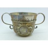 A silver porringer, 140g,