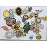 Thirty costume brooches