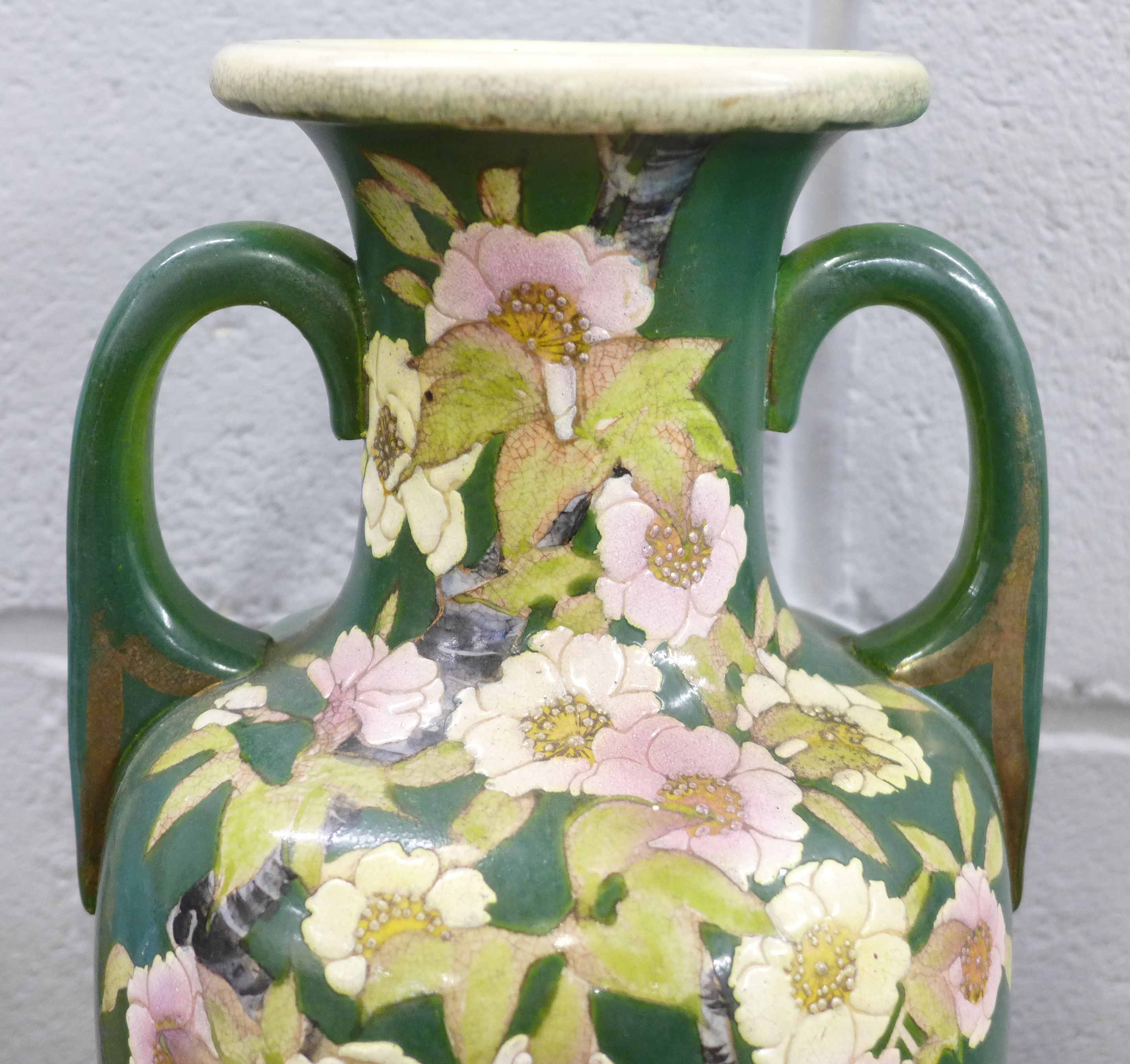 A two handled vase, - Image 2 of 5