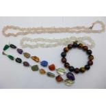A mixed agate necklace,