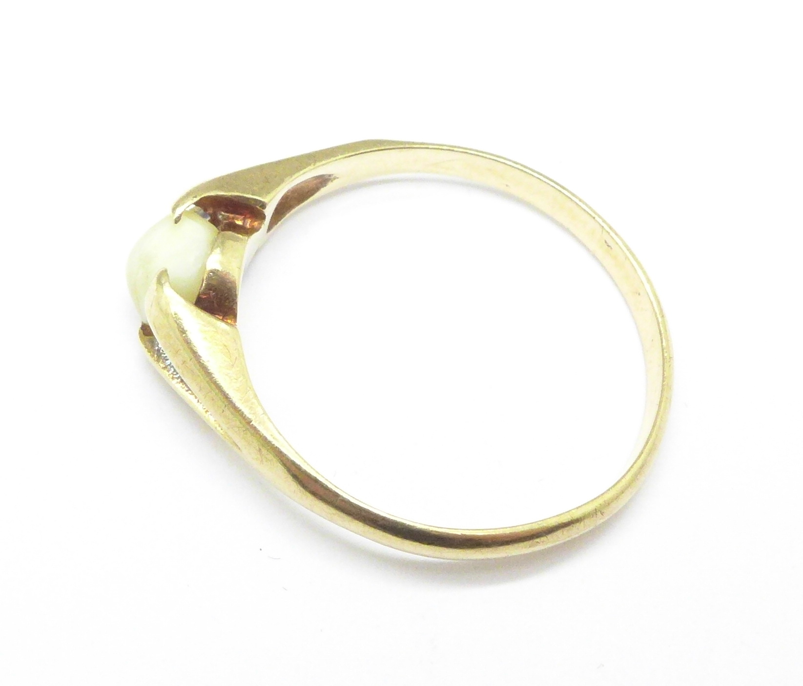 A 9ct gold ring, 2. - Image 2 of 2