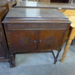 A Maxi tone oak cased gramophone