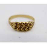 A 9ct gold ring, 1.