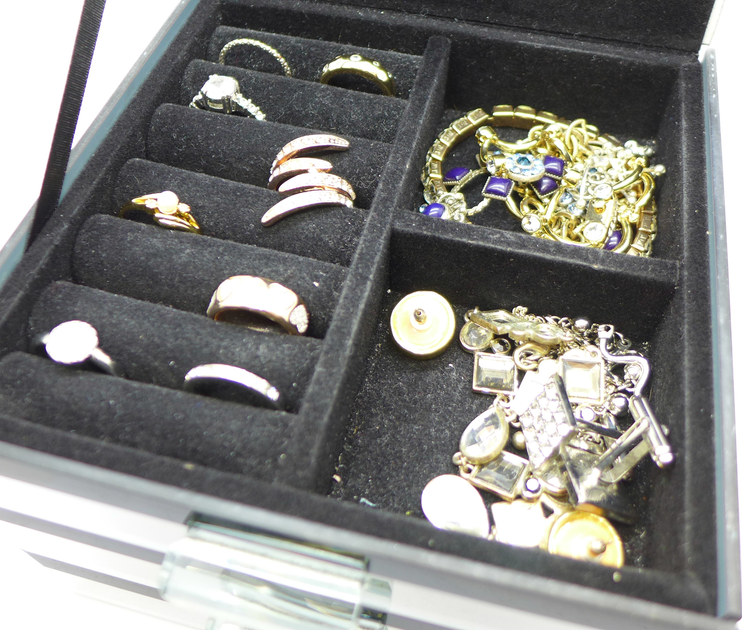 Fashion jewellery in a mirrored three drawer cabinet, 1. - Image 4 of 5