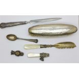 A collection of silver including a butter knife,