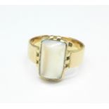 An 18ct gold, Art Deco moonstone set ring, 5.