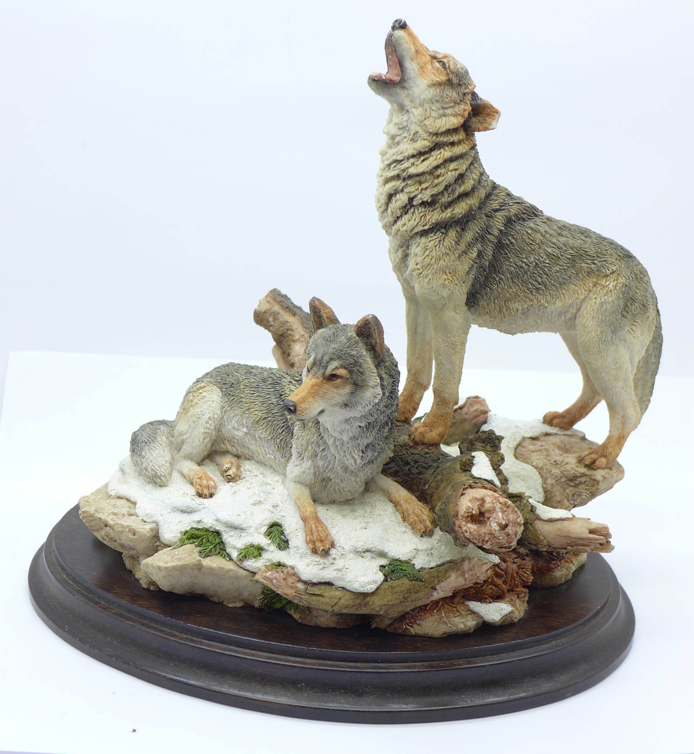 A Country Artists figure of two wolves