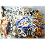 A box of costume jewellery, 5.