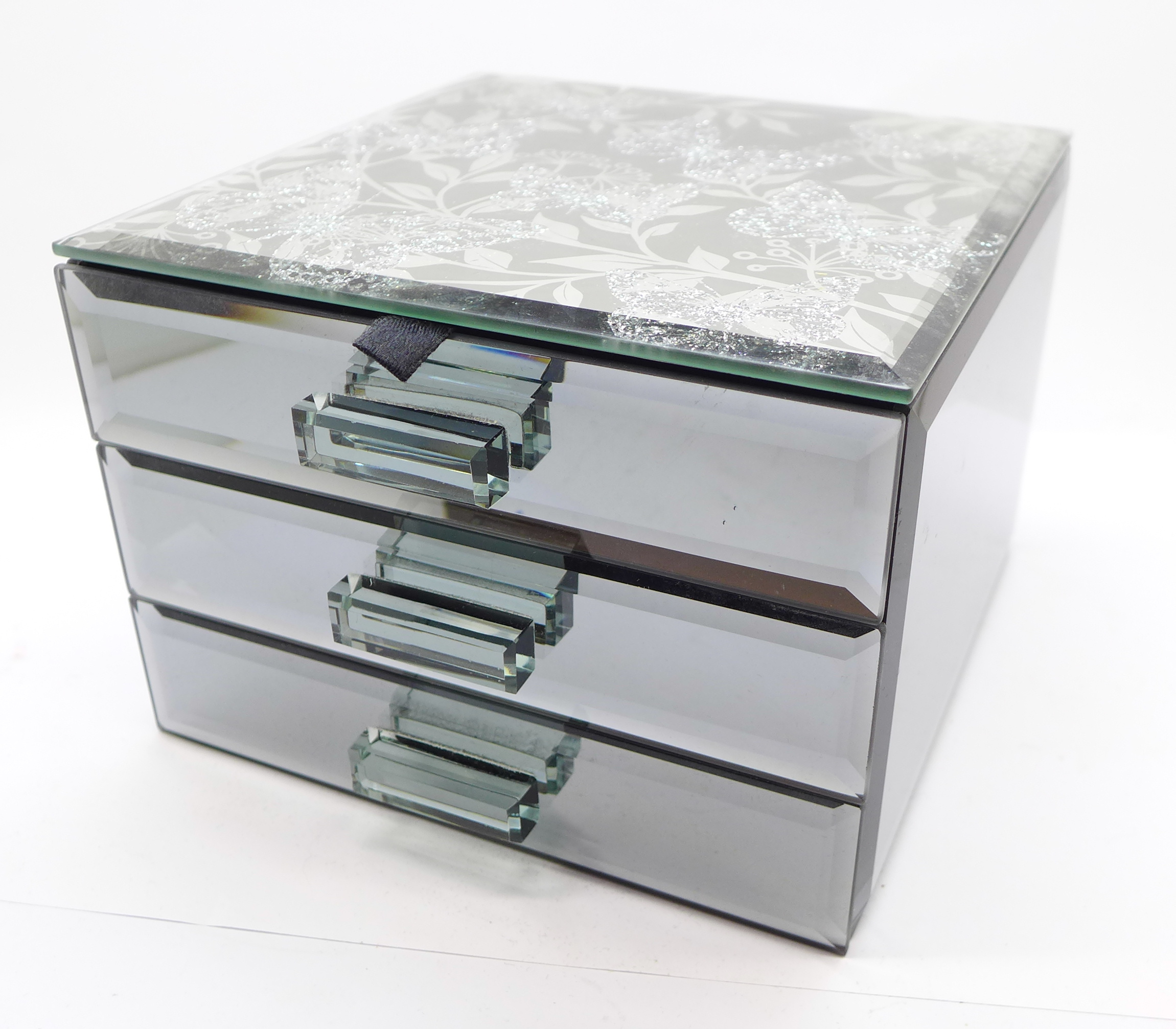 Fashion jewellery in a mirrored three drawer cabinet, 1. - Image 5 of 5