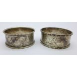 A pair of Victorian silver napkin rings, 28.