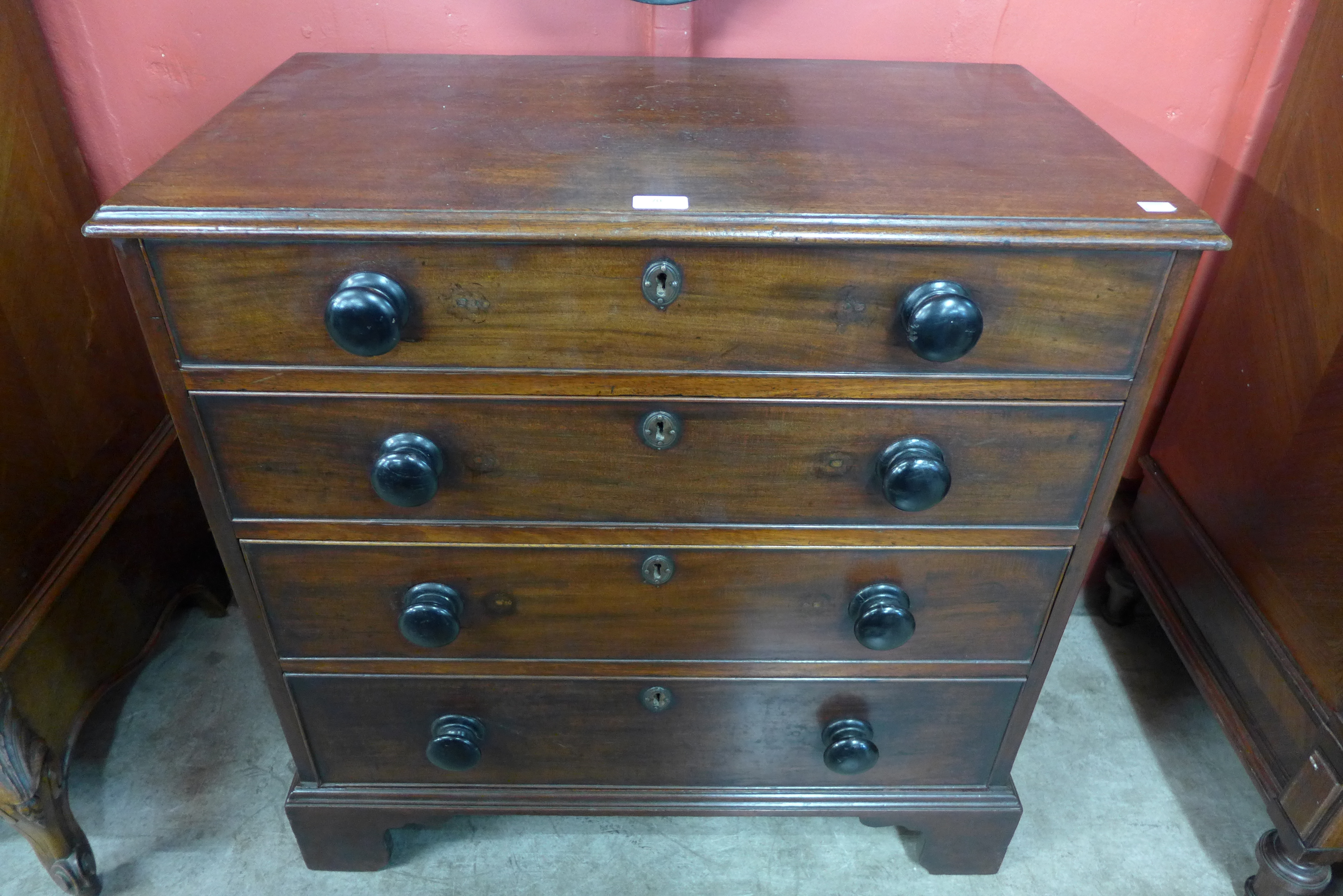 A George III mahogany bachelors chest of drawers