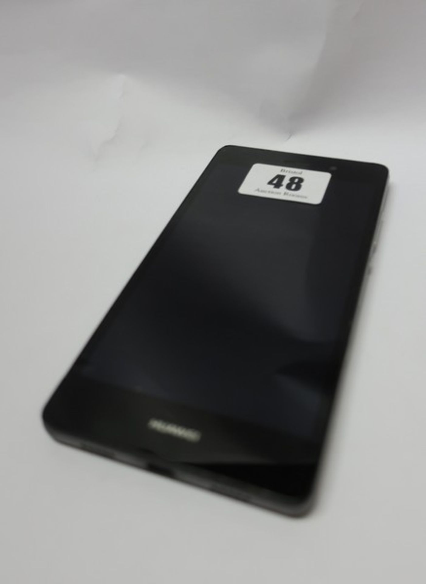 A Huawei P8 Lite ALE-L21 Dual Sim 16GB in Black (IMEI: 862046036724920) (FRP clear, slight crack