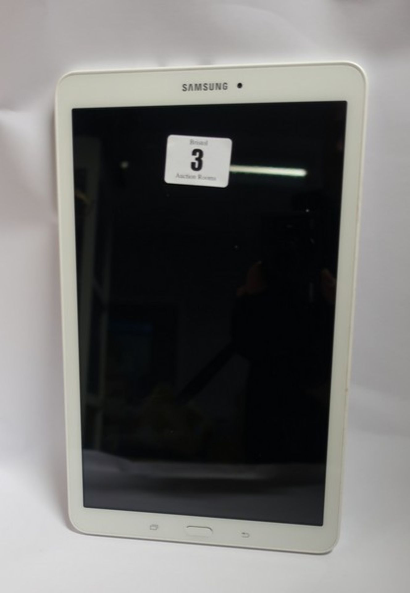 A Samsung Galaxy T560 9.6" 8GB Tablet in White (Serial: R52J716EWNN) (FRP clear).