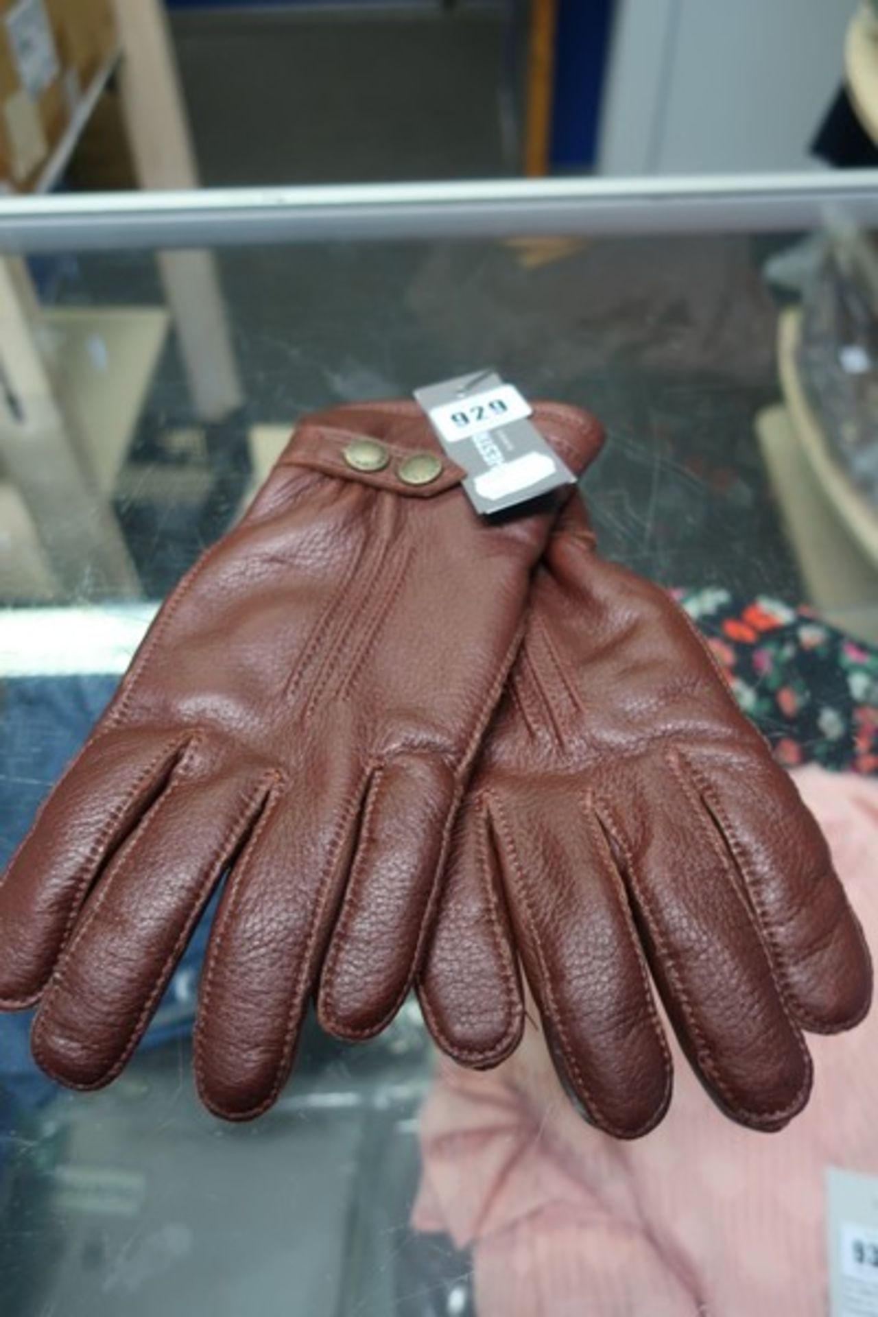 A pair of as new Hestra Tällberg Leather Driving and Dress Gloves (8).