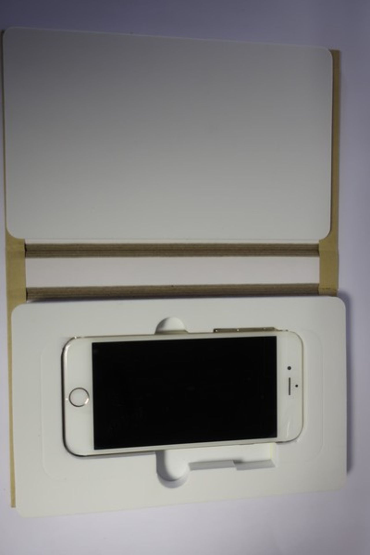 A refurbished iPhone 6 16GB in gold (IMEI 359316063487208 Activation Clear).