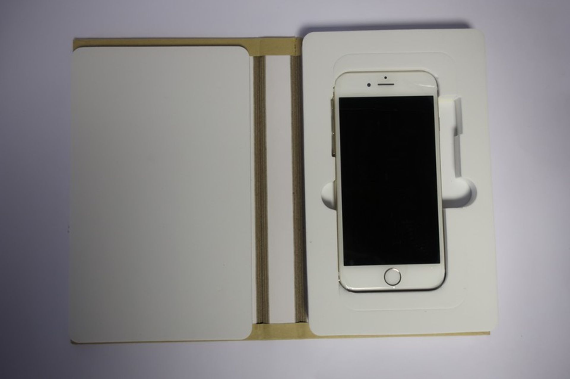 A refurbished iPhone 6 16GB in gold (IMEI 354429069797465 Activation Clear).