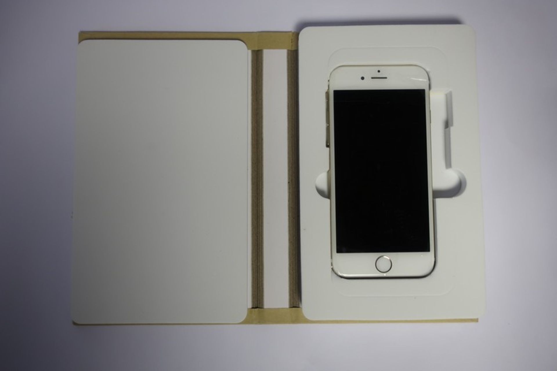 A refurbished iPhone 6 16GB in gold (IMEI 359285061546986 Activation Clear).